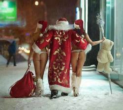 blackbulls-whitegirls-bliss:  Only seven more sleeps until Christmas Day!  Hey, do you ever wonder how Santa passes his time awaiting his big night to cum and deliver all those gifts to boys and girls everywhere :)