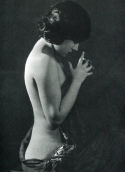 yet-another-universe:Alfred Cheney Johnston is best known for his photographs of Ziegfeld follies showgirls and all sort of semi-nude actresses. This is Gloria Swanson in 1919. 