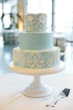 headlesscakes:  Wedding cake en We Heart It - http://weheartit.com/entry/126515304
