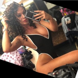 stripper-locker-room:https://www.instagram.com/p_l_nx/