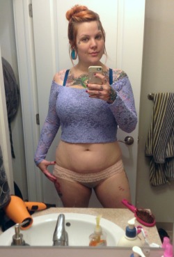 chubby-bunnies:  Super tummy confidence day! Loving my round belly and all it’s cuteness. &lt;3 EmilyAnne, size 14 US Come hang out! 