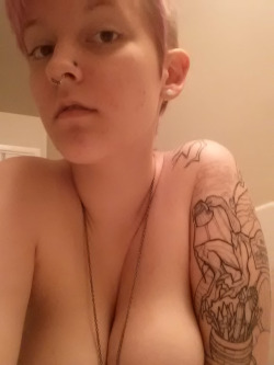 drippy-kitty:  Feelin’ cute today, so have some pre and post shower selfies. I figured these would fit in better on my blog where boobs are the norm. xD