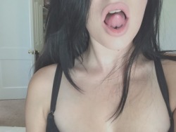 mdptny:  Gloryhole video by estheticalityShe needs a realistic squirting cock! Let us all spoil her so that this video becomes a reality. Check out her amazon wishlist!Squirting cock here, here or here