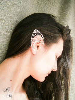 wickedclothes:  Elven Ear Cuffs Elves are esteemed as the most beautiful creatures to exist. Accessorize your ears to bring out your elven side. Crafted out of silver-plated wire and adorned with glass beads, these ear cuffs resemble a pointed elf ear.