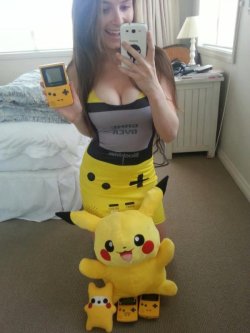 dorkly:  Too Many Yellow Gameboys You may notice one of them is slightly different: one is actually a stuffed Pikachu.  I&rsquo;m noticing nothing else other than her tits. You people are gay.