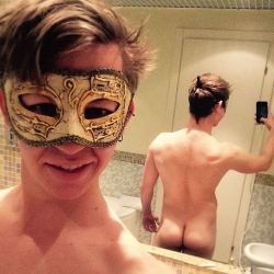 zacockenden:  #HappyNewYear bathroom #selfie #bare #bum #naked #back #masquerademask to finish the year. #Venice #Italy #instaboy #Travel #piercings #HappyHolidays #Europe last naked photo for the #vacation !haha 