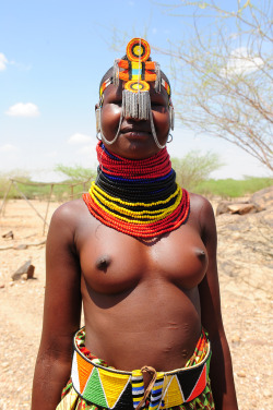 Kenyan Turkana girl, by Luca Gargano.
