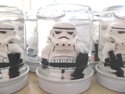 bedazzledbodybag:  Stormtrooper snow globes,  I want them.