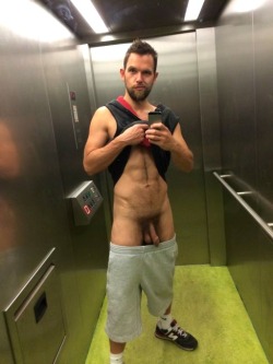 nakedpublicfun:  I love elevator flashes.