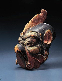 japaneseaesthetics:  Gigaku Mask Karura (Garuda).  Nara period, 8th century, Japan.  Wood (paulownia) with polychrome. Todaiji temple, formerly in the collection of Hara Sankei (Tomitaro).  Miho Museum, Japan