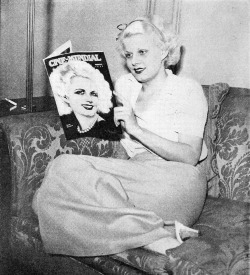 doomsdaypicnic:  Jean Harlow spots a familiar face on the cover of her favourite Spanish-language movie magazine. From Cine-Mundial March 1932. 
