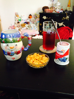 I got juice an yogurt an gold fishes an a snowman cup of soup ^.^ I&rsquo;m happy (still sick but happy hehe)