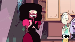 ‘PFFT-EHEHE, Check out Garnet!’Screencap Re-Draw request by reeves3! I loved this scene, and now it makes A LOT more sense with the new episodes