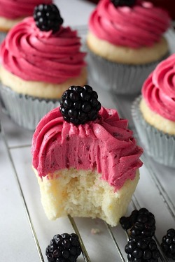 do-not-touch-my-food:  Lemon Cupcakes with Blackberry Buttercream