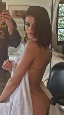 nudeandnaughtycelebs:  Selena Gomez from Instagram (2017)such a tease but perfect for Thong Thursday