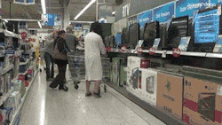 amzinggifs:  More funny gifs at www.amazinggifs.com  Walmart needs to be a reality Tv show.
