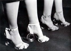 Talons et semelles transparentes, 1951.