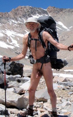 mountainvalleynudism: Hike Naked——
