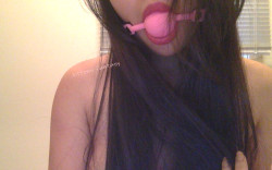 kittens-fantasy:  I like things in my mouth See more on my private Snapchat! 