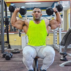 Issac Qavidel - You know your legs are huge when it’s shoulder day yet it looks like your pants are about to explode.