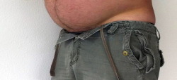 bigthickguys:  Am I the only one who thinks that underbelly line is so fucking sexy?   You are NOT alone!