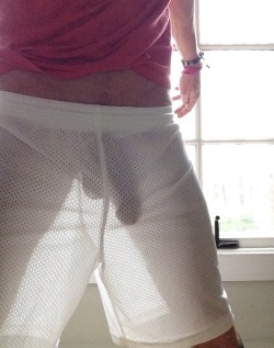 tnt22nva:  Me .. White mesh shorts !!!