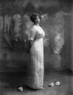 saisonciel:  Alice O’Brien by Bassano, 1910