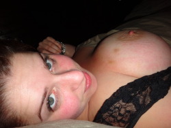 onlyamateurpicsxxx:  the-new-ella-grace:  My eyes are super green ;)  Submit your amateur pics here!