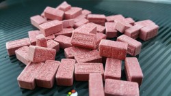 adamr3d:  Red supremes with 200mg mdma!!!