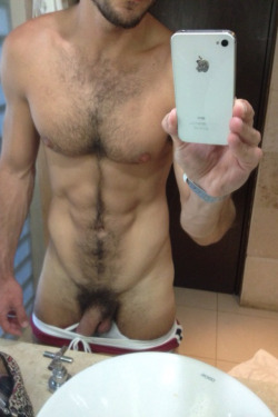 realmenstink:  GIVE THANKS FOR IPHONES !!!  With a treasure trail like that, who&rsquo;s looking at the iPhone? 