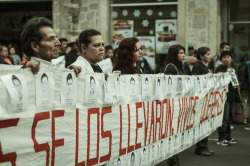 wendyrufino:  Caravana por Ayotzinapa: Recibiendo