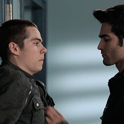 knightderekhale:Thanks for the 598 600 followers! Sterek High School AU: Stiles isn’t exactly sure how it starts. There’s just something about Derek that he can’t quite get, but the guy is such an asshole - a hot smart sassy cute asshole - and…