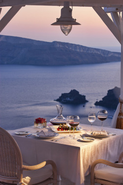 kxndrick:  Canaves Oia Suites by Travelive on Flickr. 