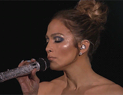 yayodelacruz:diancie:  baby-chinchilla:mtvstyle:J.Lo’s American Idol performance dress (and make up) literally has left me speechlessDamn jloMagical   Visuals to distract us from the fact that she can’t sing but I loved her still.