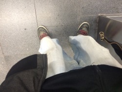 sk8erpigvienna:  waiting for the subway in pissed pants 