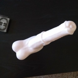 pornyaoibarandmore:  So I just got this bad boy in the mail.  It’s a horsecock dildo called “Clyde”.  It glows in the dark, too!! Usable length: 10″;  flair (tip) circumference, 7.75″;  upper shaft circumference, 6.5″;  base circumference,