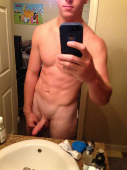 nudemanpost:See more nude gay cam boys who