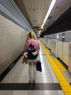 glaceon:  Waiting for the subway in Tokyo in July.