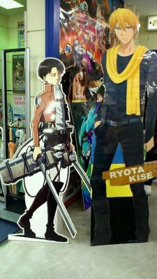 loonytwin:  rin-loves-sukiyaki-okumura:  No Levi you’re too short to play with the big guys  RIVAILLE CAN’T EVEN REACH KISE’S SHOULDER PLEASE TELL ME THESE ARE REAL HEIGHTS bless u for taking this pic  hahahahahahahahahah