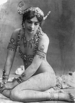 dazedbee:  Mata Hari.
