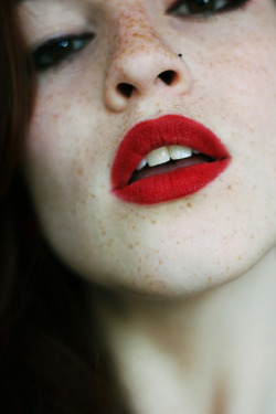Lil-Miss-Bi-Curious:  Freckles….Red Lipstick…..Doesn’t Really Work Here. Still,