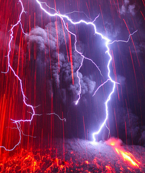rhamphotheca:  Terrifying Volcanic Lightning adult photos