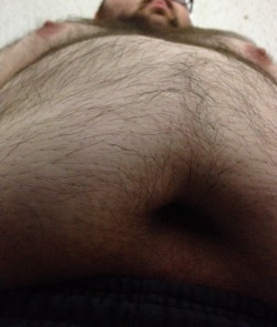 gulobear:  chubbyaddiction:  feelingunfocusedbody:  Big hairy belly  Mhmmm, a belly to rub…  mmmmm totally agree