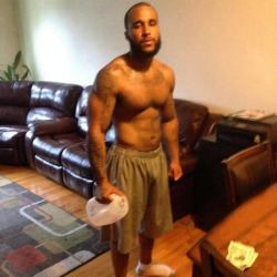 seeker310:  dcnupe:  baitnbust:  I’m  moving to Brooklyn lol😂😂🍆🍆🍆  👏👏👏    Kings  hot &amp; handsome got GREAT muscles head to toe!!  