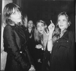 black-and-white-but-not-bland:  Alexa Chung, Cara Delevigne, and Rosie HW 