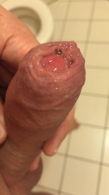 submit-your-penis:  My penis wet :-)