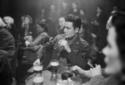 worldwar-two:  An American soldier listening to a speaker at a debating society meeting in the Freemason’s Arms pub in Hampstead, London, during 1945. [x] 