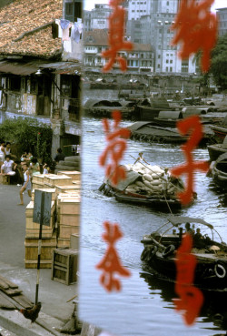unrar:   Singapore, 1965. Street scene, Burt Glinn. 