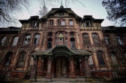 ghostlywatcher:    Abandoned Beelitz-Heilstätten Sanatorium. Brandenburg, Germany . 