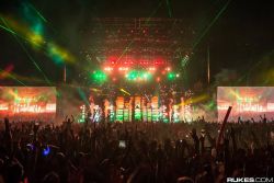 forever-electro:  Calvin Harris stage lights.